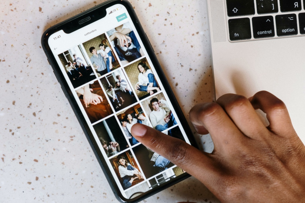 Adaptation créative trends réseaux sociaux entreprise